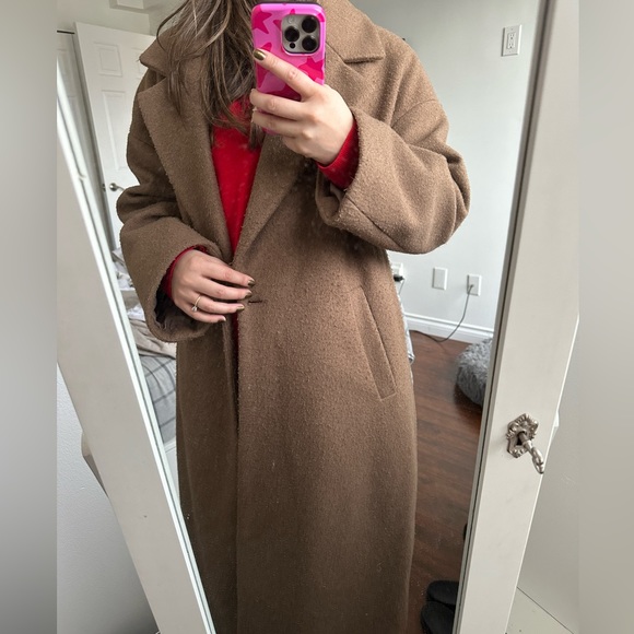 Oversized Coat - Picture 2 of 4